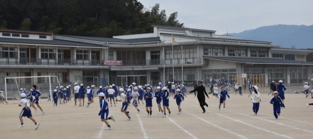 「山本小版逃走中！」