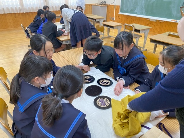 「漆芸制作過程を観賞」