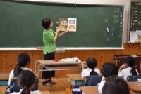 ２－１　白川先生による読み聞かせ
