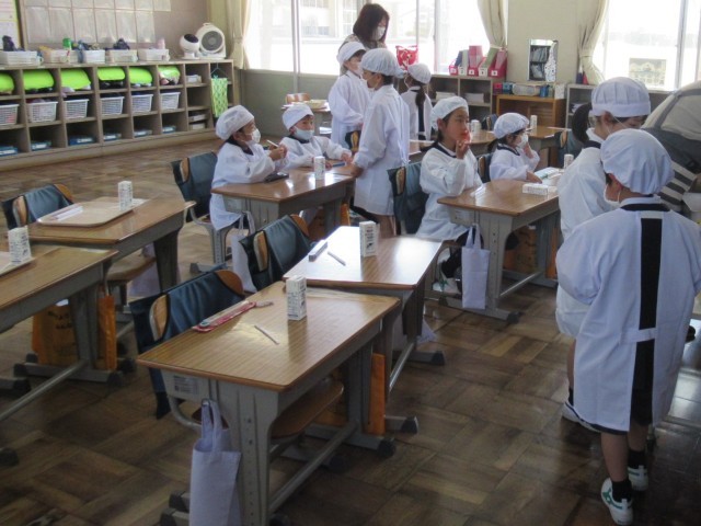 １７日の配膳の様子