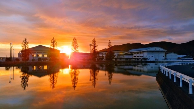 豊中中学校_司宝池からの夕日.jpg
