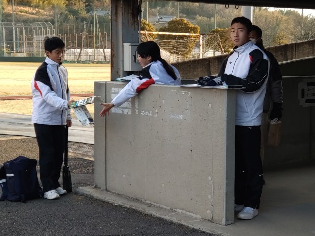 牛乳パックの受け取りです