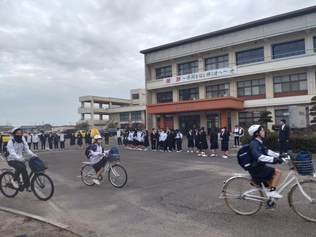 はろっぴいとあいさつ運動